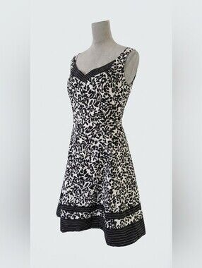 Jones Wear Black & White Leaf-Print V-Neck Fit-and-Flare Mini Dress